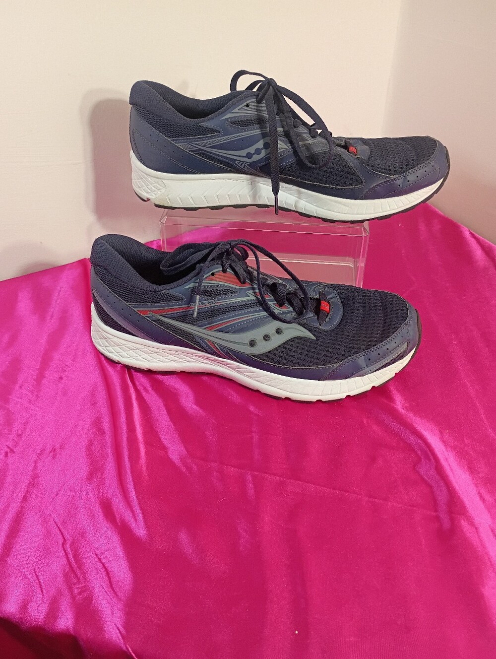 Saucony Men's SZ 12 Cohesion 13 Lace-Up Low Top Running Sneaker  Outsole